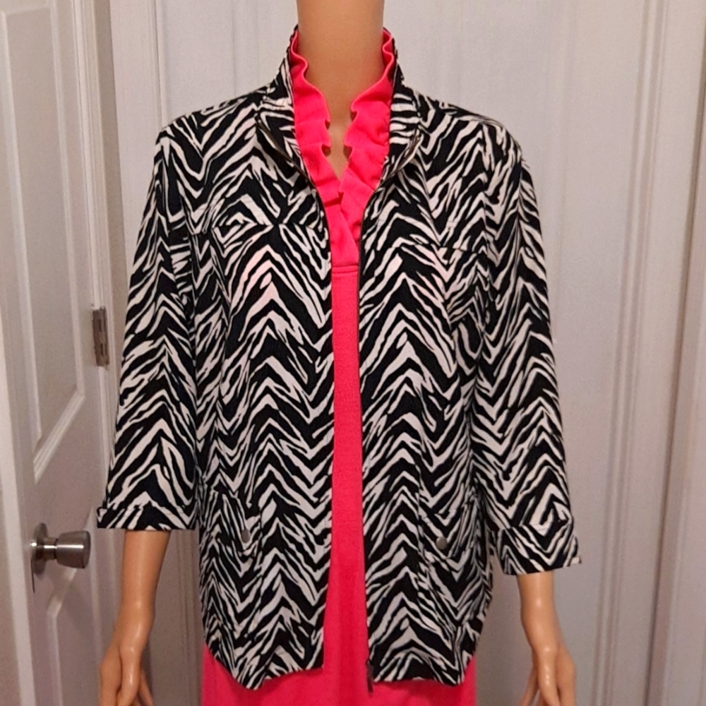 Zenergy By Chico Black and White Full Zipper Jacket Size 2 =Medium